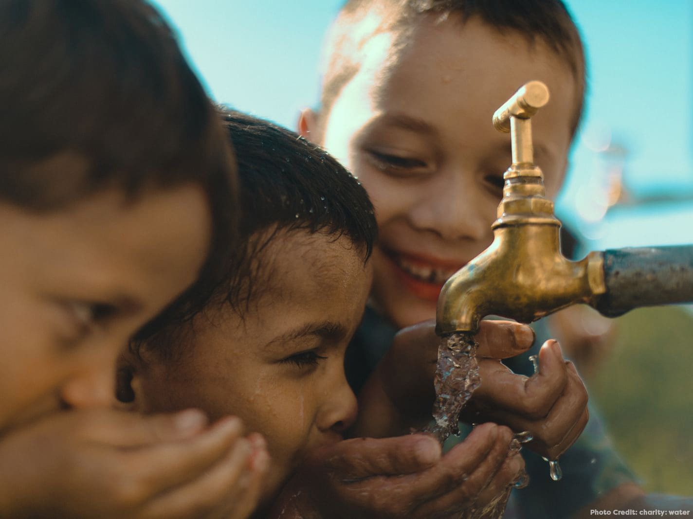 water for people photo - children enjoying clean water